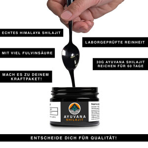AYUVANA Shilajit fließt von einem Lössel in ein Glas